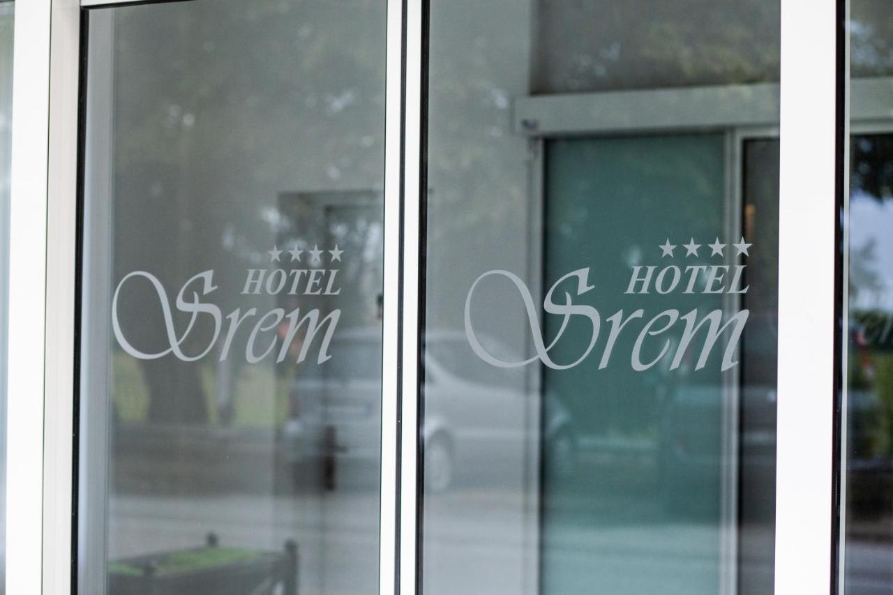 Srem Hotel *