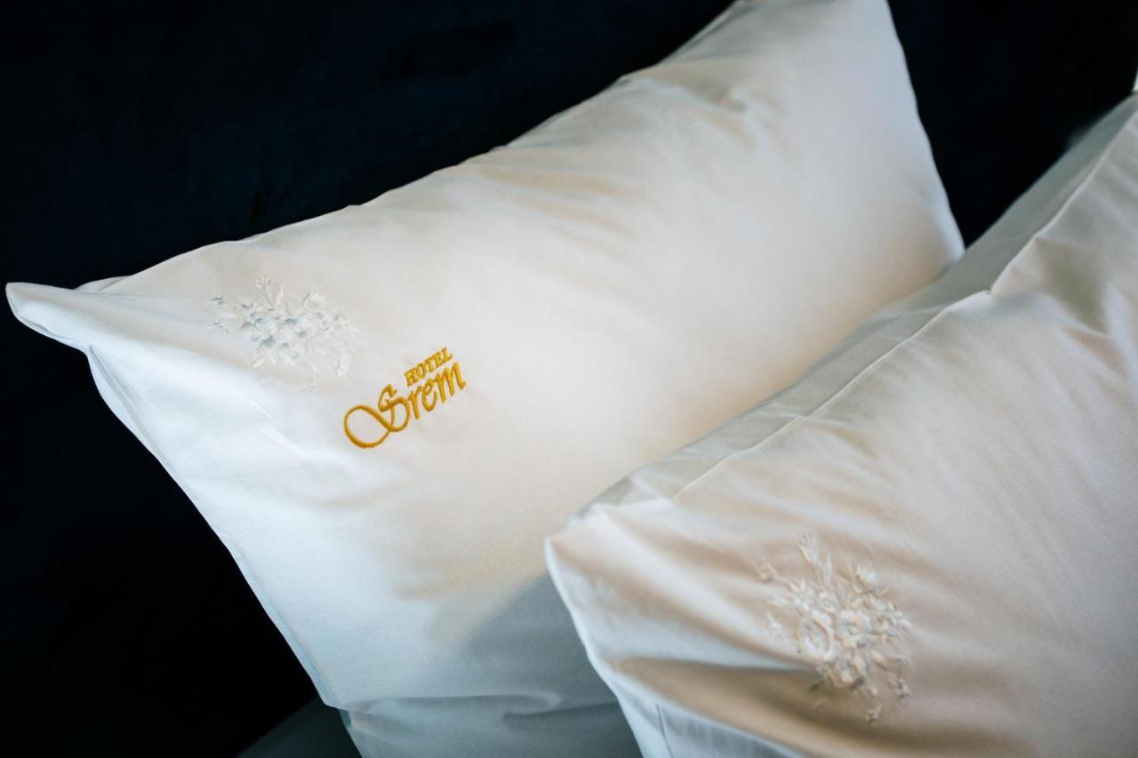 Srem Hotel *